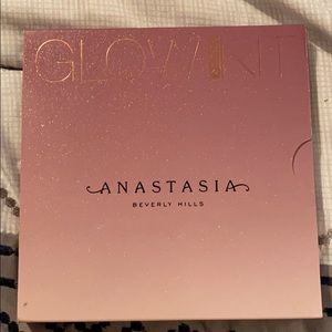 Anastaisa Beverly Hills glow kit pallet